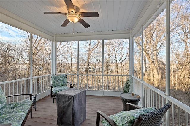 deck with a ceiling fan