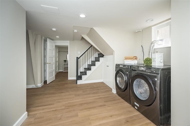 laundry area featuring recessed lighting, laundry area, baseboards, independent washer and dryer, and light wood finished floors