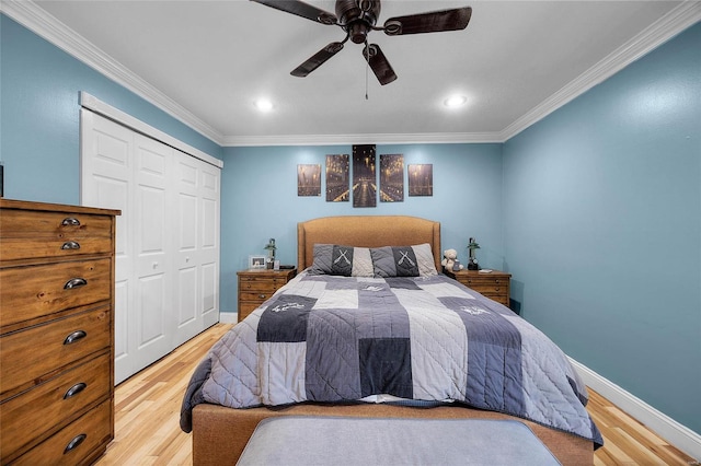 bedroom featuring light wood-type flooring, a closet, baseboards, and crown molding