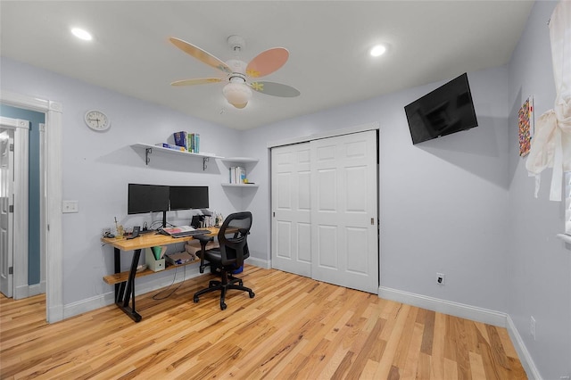 office area featuring light wood-style floors, ceiling fan, baseboards, and recessed lighting