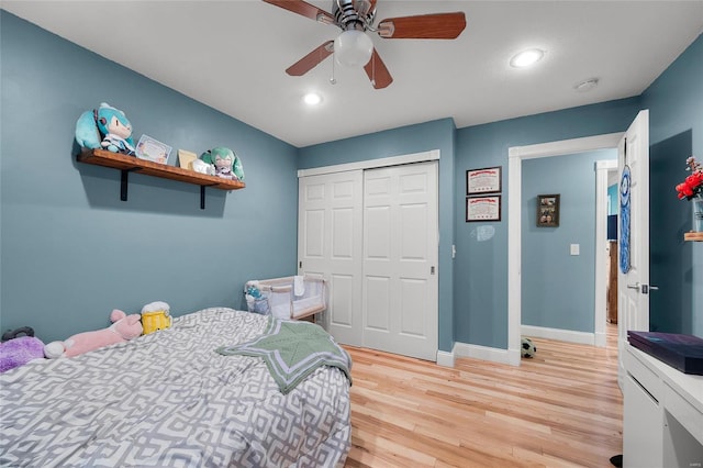 bedroom featuring recessed lighting, a ceiling fan, baseboards, light wood-style floors, and a closet