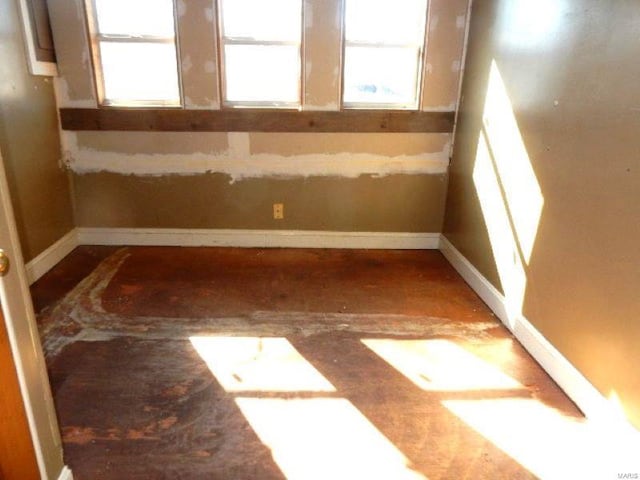 empty room featuring baseboards