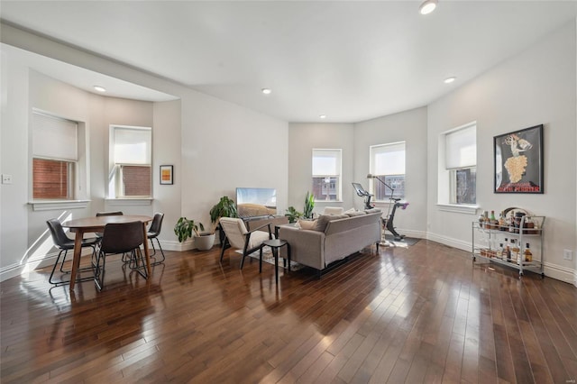 living room with dark wood-style flooring, recessed lighting, and baseboards