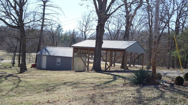 exterior space featuring an outbuilding