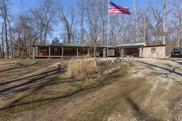 view of front of house featuring a porch and driveway