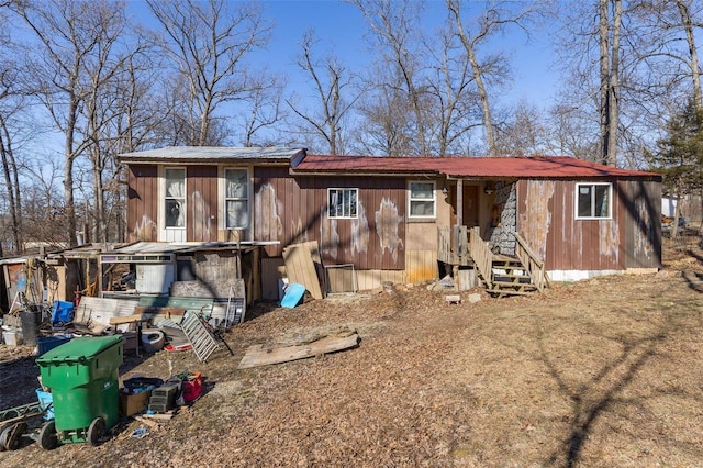 view of front of property featuring metal roof