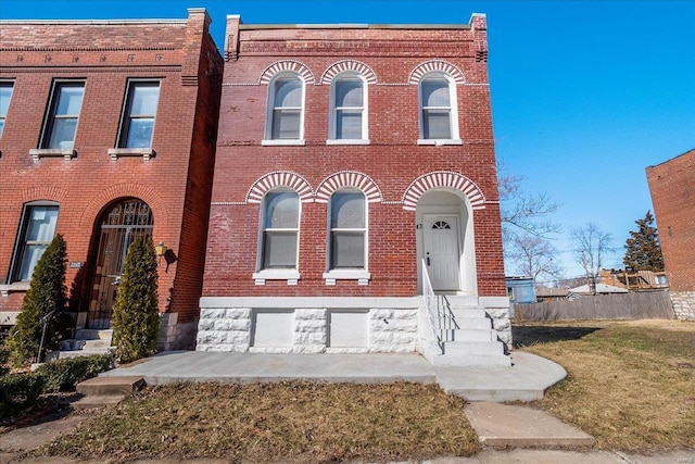 view of front of home featuring a front yard and brick siding