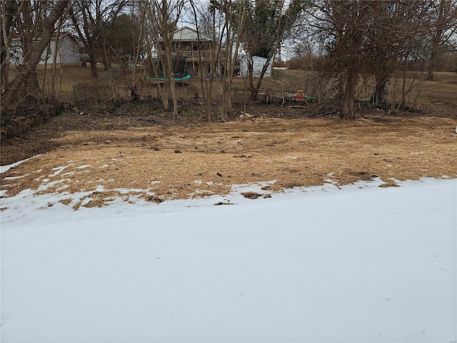 view of yard layered in snow