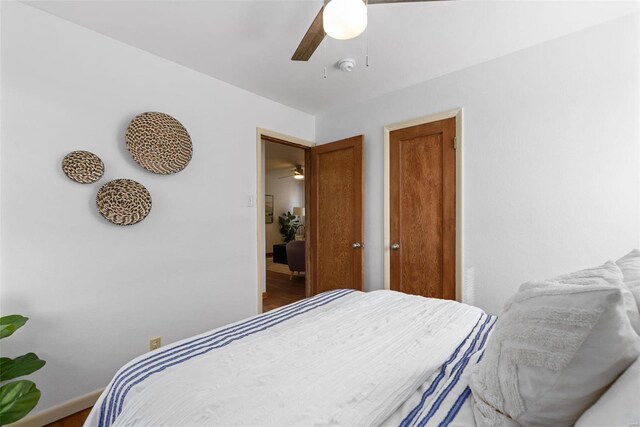 bedroom with ceiling fan and baseboards