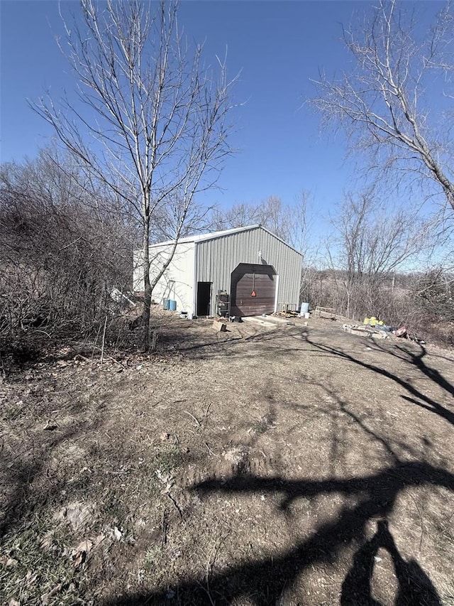 view of outdoor structure with an outdoor structure