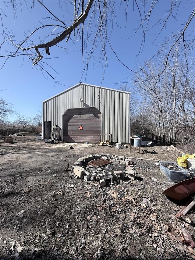 view of pole building with dirt driveway