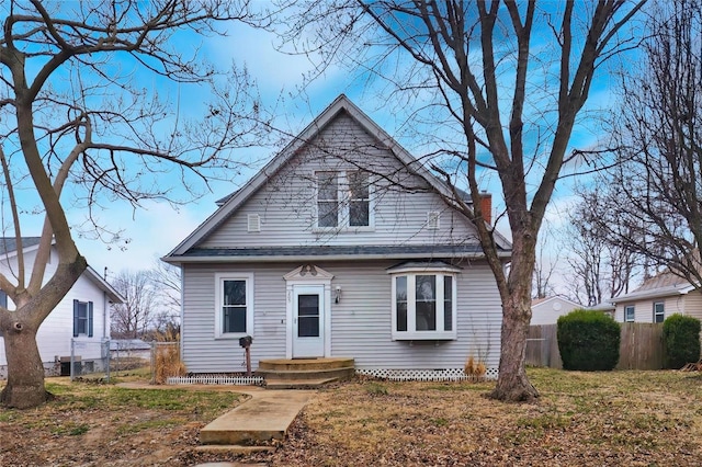 bungalow featuring fence