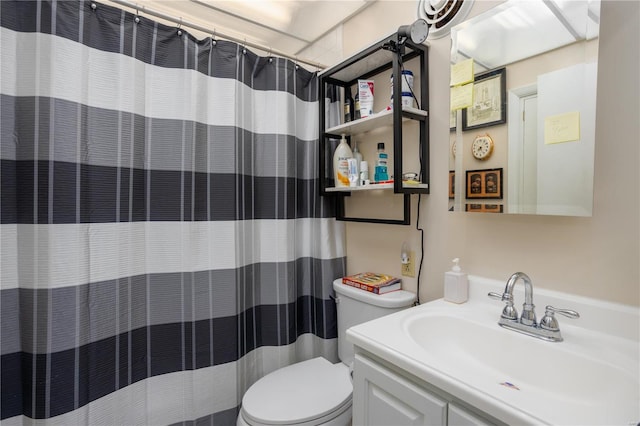 bathroom with a shower with curtain, vanity, and toilet