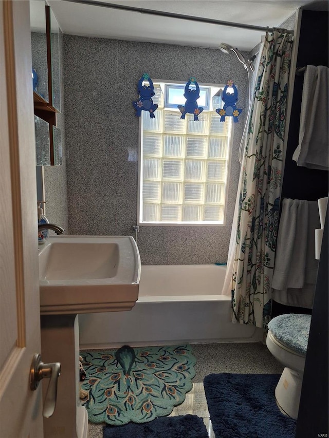 full bath with toilet and shower / bath combination with curtain