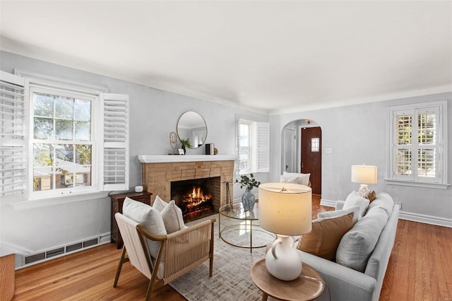 living area featuring visible vents, arched walkways, and a healthy amount of sunlight