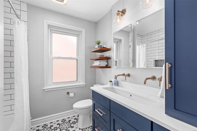 full bath featuring baseboards, toilet, a shower with shower curtain, tile patterned floors, and vanity