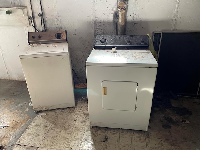 laundry room featuring laundry area, washing machine and dryer, and tile patterned floors