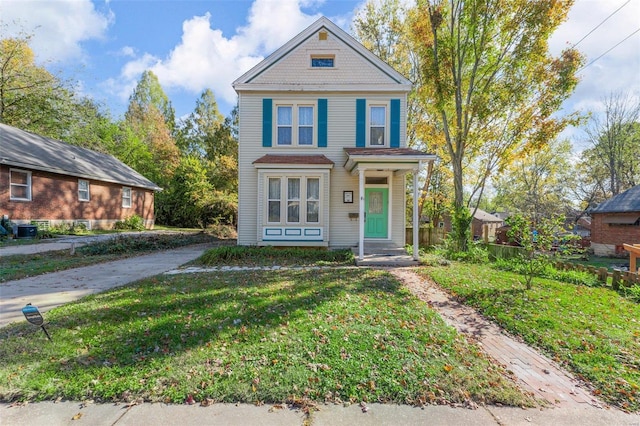 view of front of house featuring a front lawn