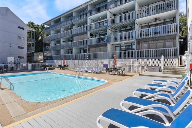 view of swimming pool with fence