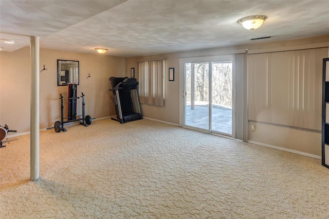 exercise room featuring carpet floors, visible vents, and baseboards