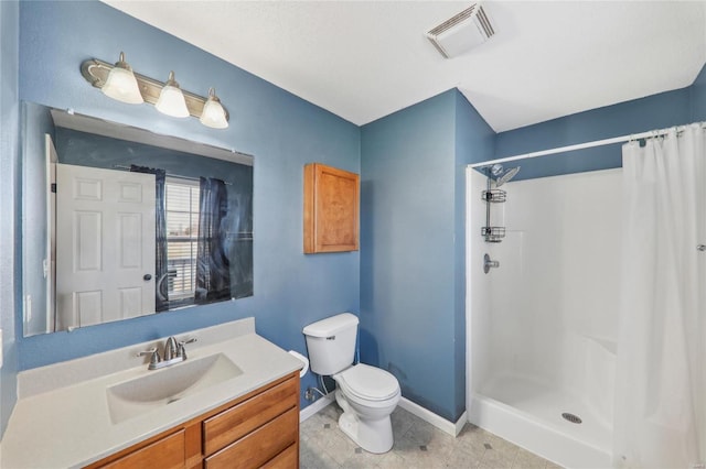 full bathroom with toilet, a shower with curtain, visible vents, and vanity