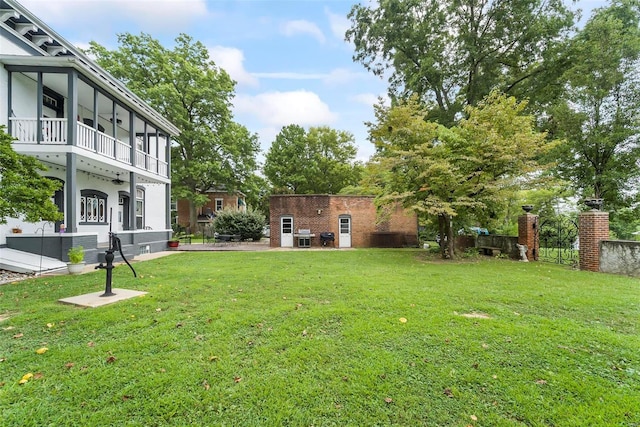 view of yard featuring a balcony