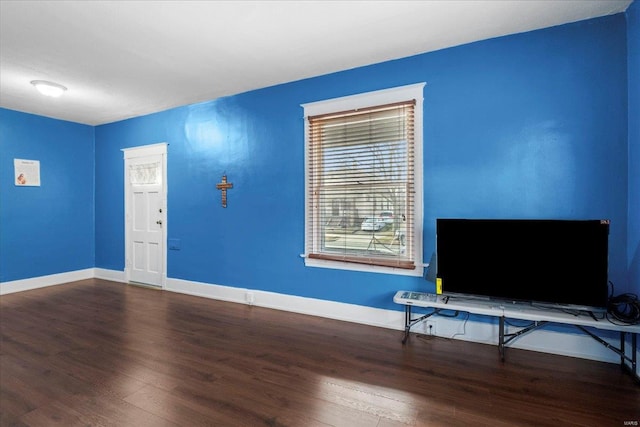 entryway featuring wood finished floors and baseboards