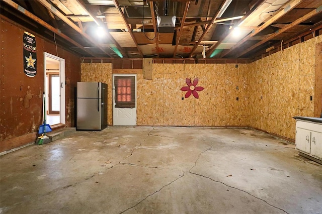 garage featuring freestanding refrigerator