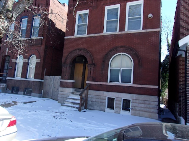 view of front facade with brick siding