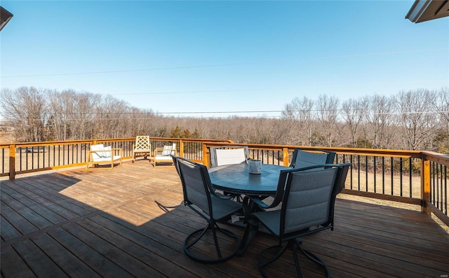 deck with outdoor dining space