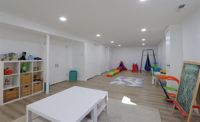 game room featuring baseboards, light wood finished floors, visible vents, and recessed lighting