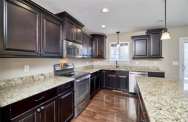 kitchen featuring recessed lighting, stainless steel appliances, dark wood-style flooring, a sink, and pendant lighting