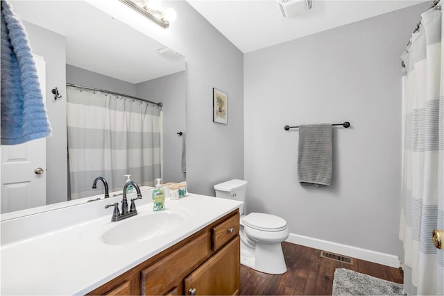 full bath with baseboards, visible vents, wood finished floors, and vanity