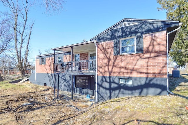 view of front facade featuring brick siding