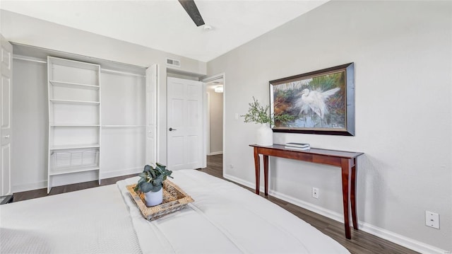 dining area featuring dark wood-type flooring, visible vents, and baseboards