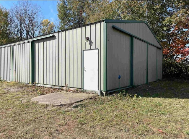 view of outbuilding featuring an outbuilding