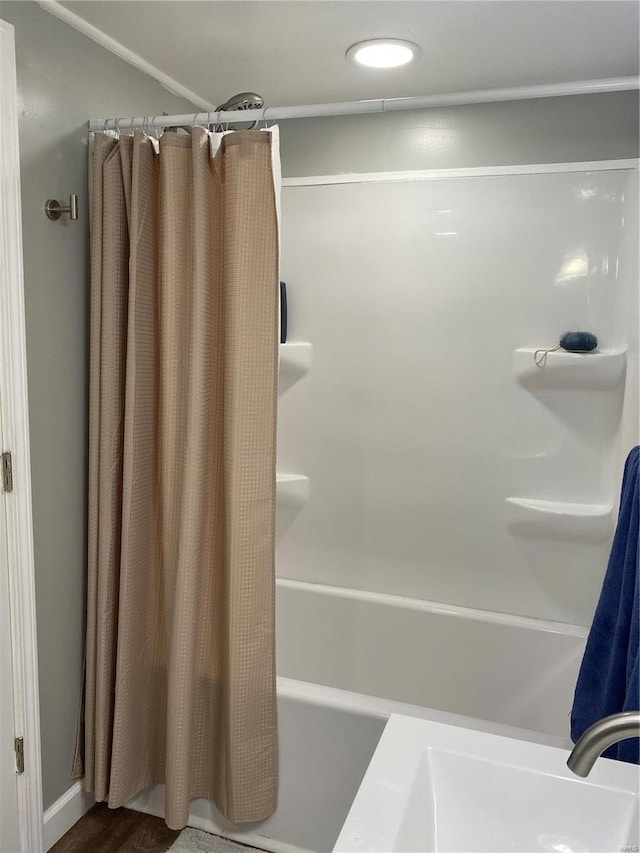 bathroom featuring shower / bath combo