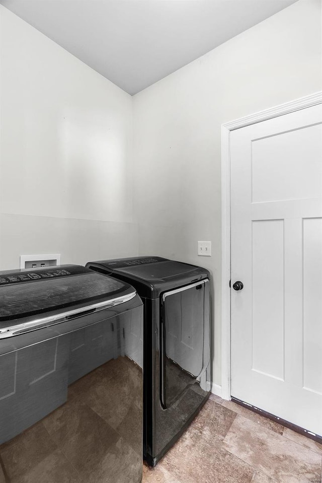 washroom with laundry area and washer and clothes dryer