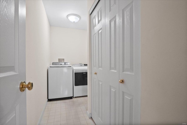laundry area with baseboards, laundry area, and washing machine and clothes dryer