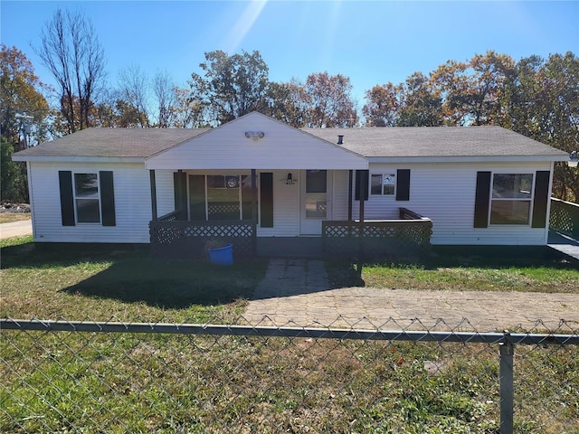 view of front of house featuring covered porch, fence, and a front yard