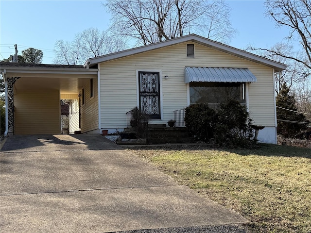 view of front of home featuring a front yard and concrete driveway