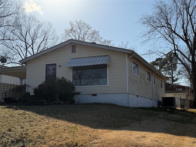 view of front of home with crawl space