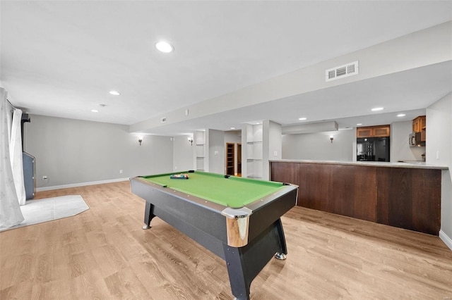 game room featuring recessed lighting, visible vents, light wood-style flooring, and baseboards