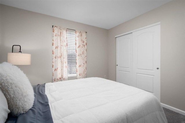 bedroom featuring carpet, a closet, and baseboards