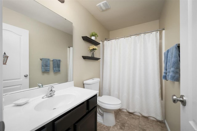 full bath featuring visible vents, a shower with shower curtain, vanity, and toilet