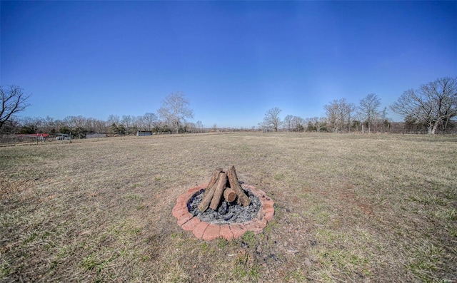 view of yard featuring a rural view