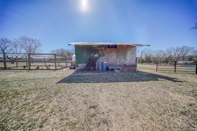 view of outdoor structure featuring an outbuilding and fence