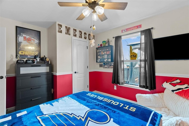 bedroom with ceiling fan