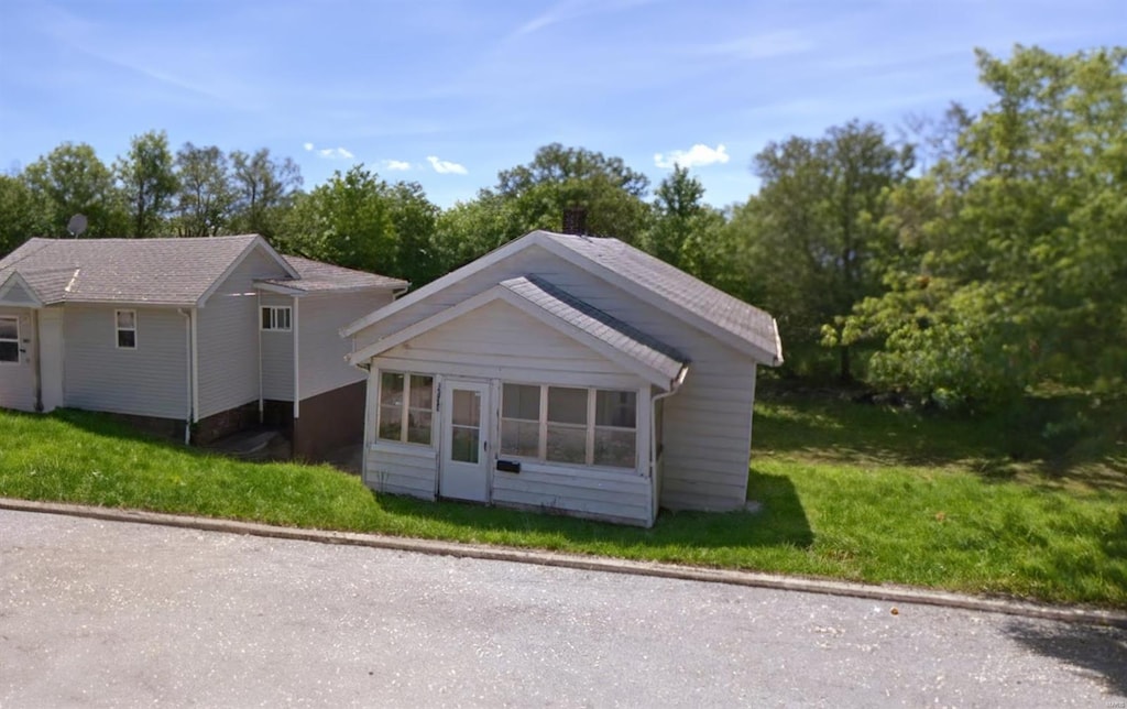 view of front of home with a front yard