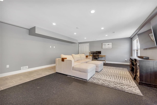 living area with visible vents, recessed lighting, and baseboards